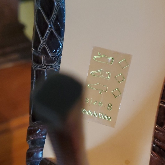 Heels - Picture 4 of 4